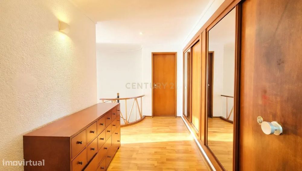 Apartamento T2 com Vista Mar em Sesimbra, Setúbal