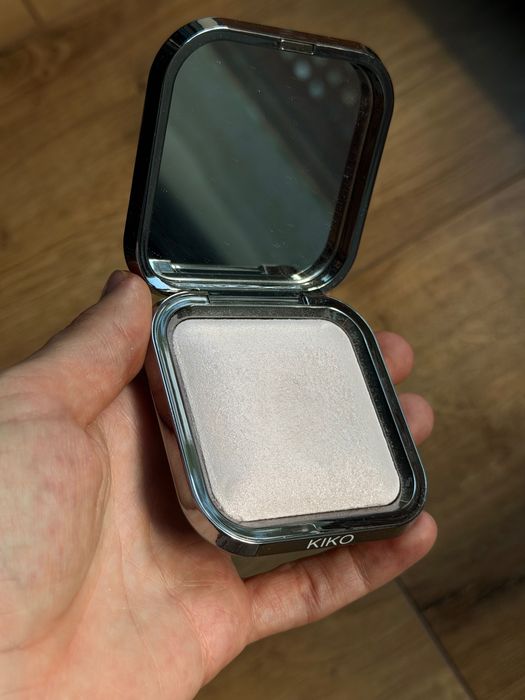 KIKO Milano Glitter Baked Face Highlighter rozświetlacz