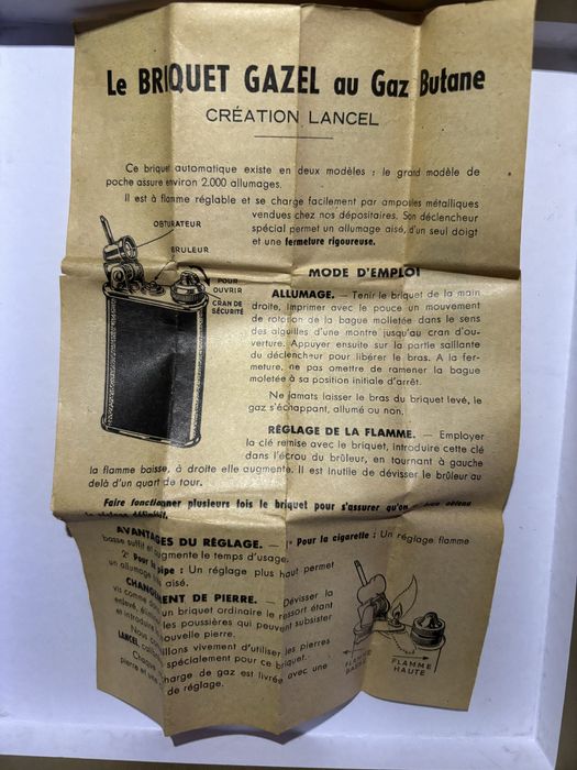 Antigo Isqueiro LANCEL revestido de couro Bordeaux, de 1950 a 1980