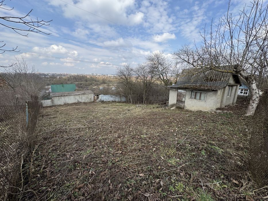 Продаж земельної ділянки з дачним будиночком