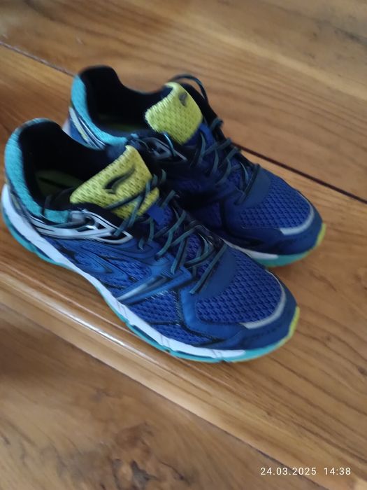 Кроси розмір 45.