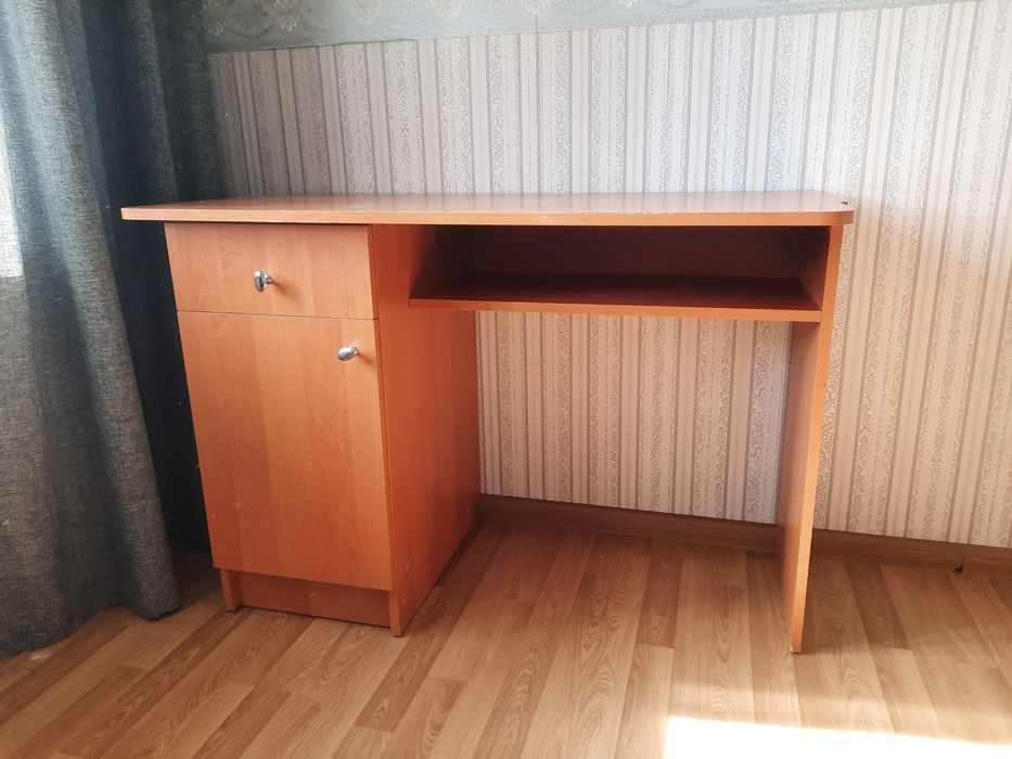 СТІЛ  учнівський, поличка підвісна