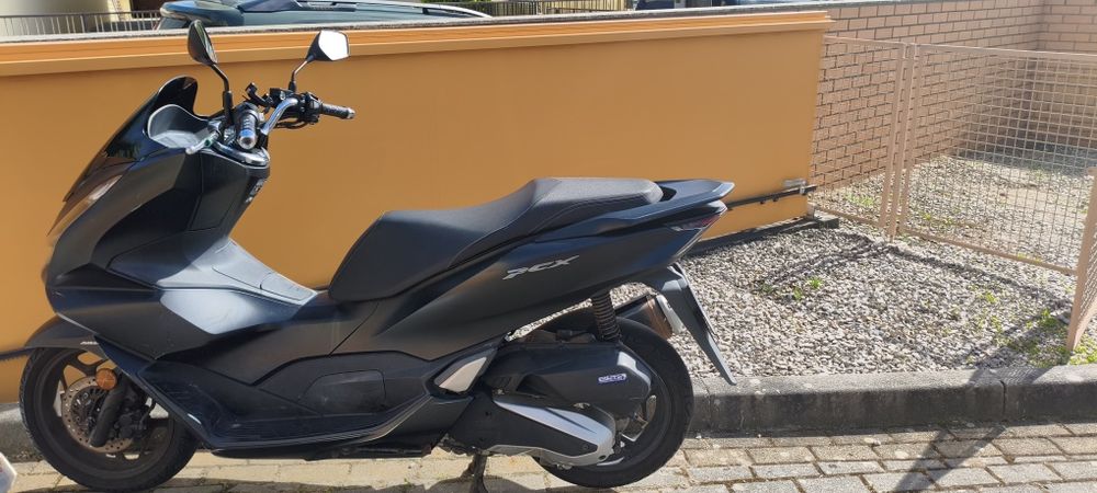 Moto preta  PCX 2023