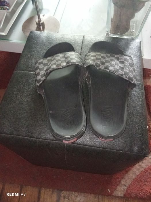 Chinelos homem Vans como novos