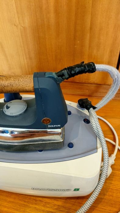 Ferro de engomar com caldeira