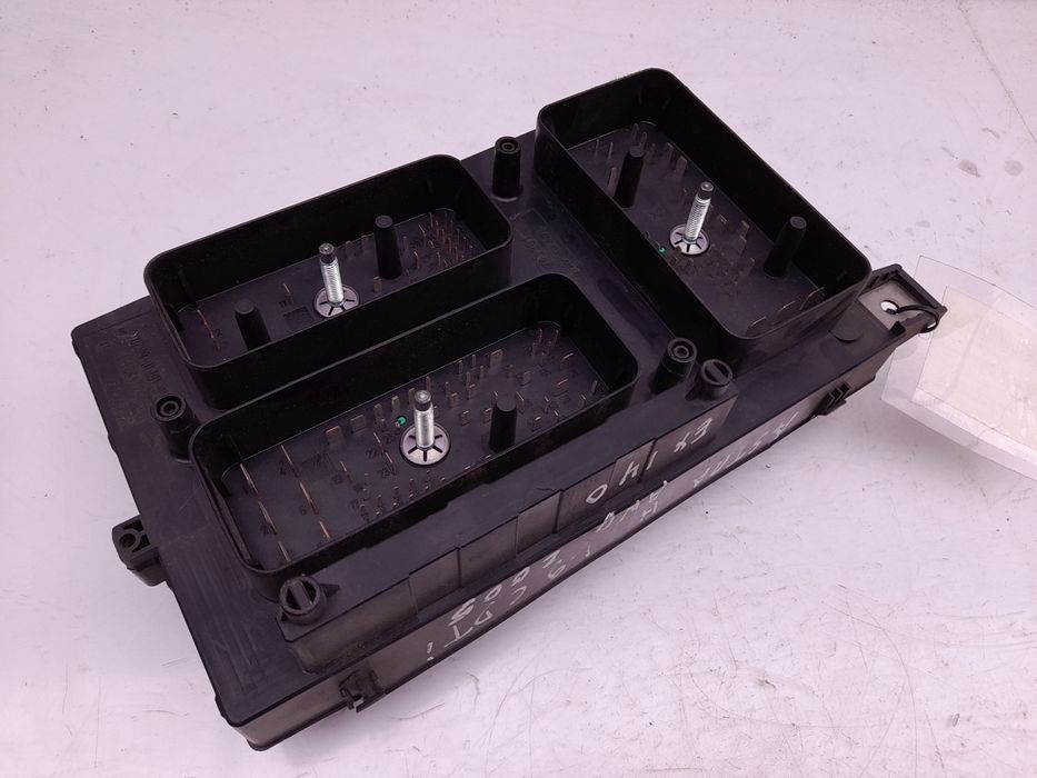 Caixa fusíveis / SAM / BSI OPEL Astra H Hatchback (L48)