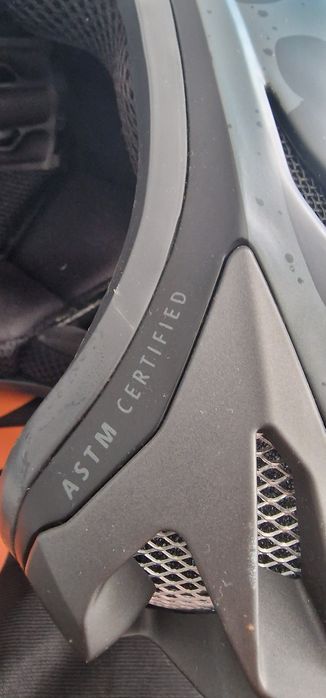 Capacete BTT/ Trotinete