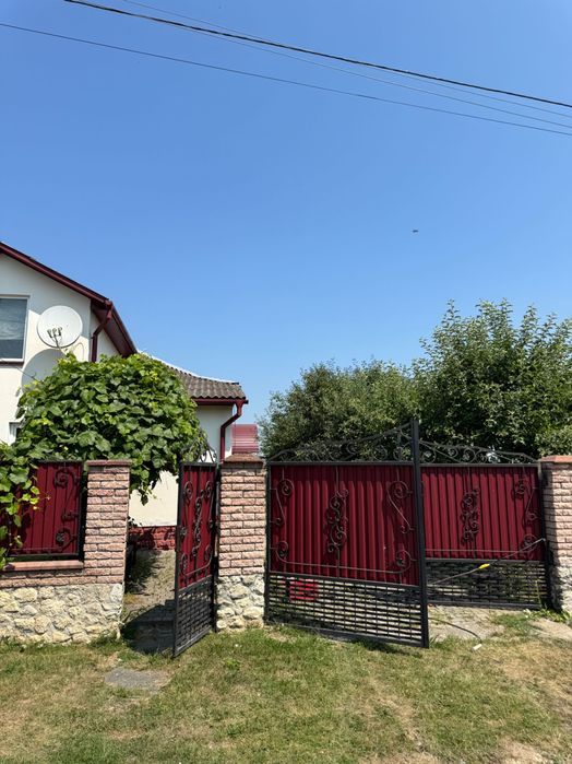 Будинок хата земельна ділянка