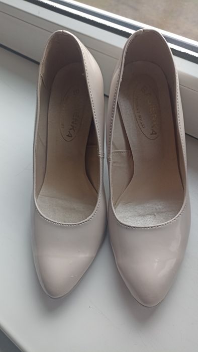 Szpilki ecru rozm 38 zł