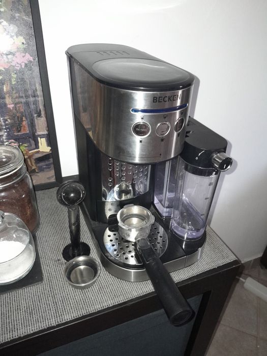 Máquina de Café Expresso Becken (c/ Depósito de Leite para Cappuccino) – Excelente Estado