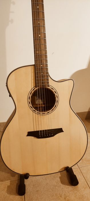 Guitarra Bromo Bat2ce