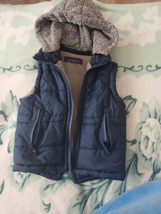 Безрукавка на хлопчика 2-3 років