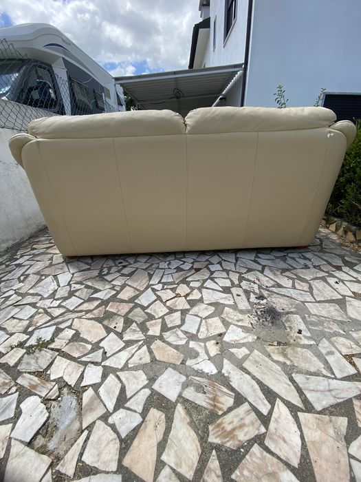 Sofá 3 Lugares Granfort em Pele Genuína + Capa