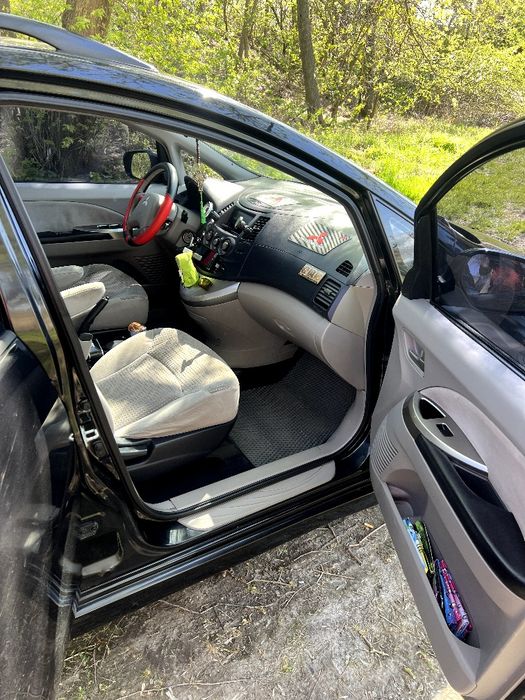 Mitsubishi Grandis 2.4 автомат газ бензи.н