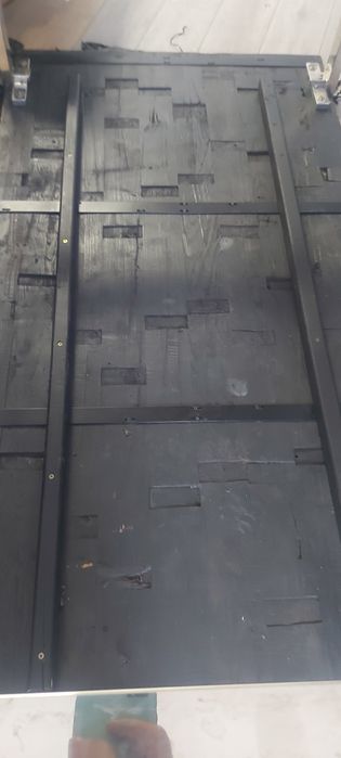 stylowy stół z drewna nogi chrom