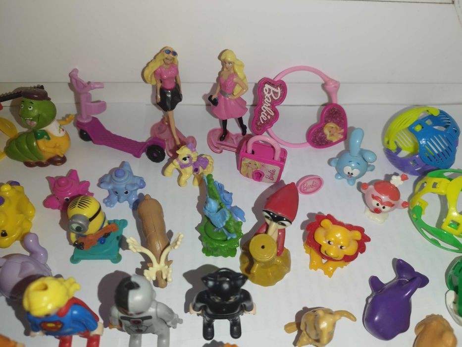 Іграшки кіндер. .