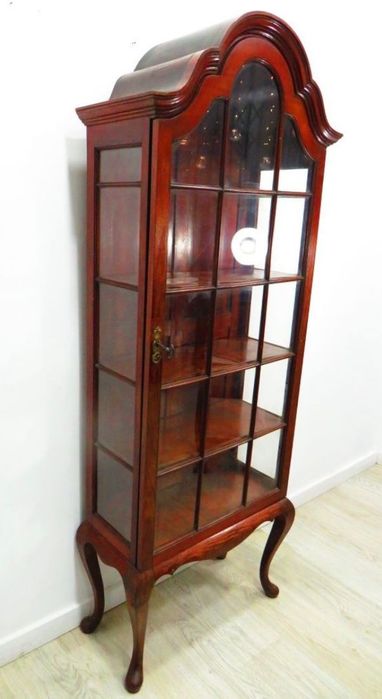 Cristaleira estilo inglês.