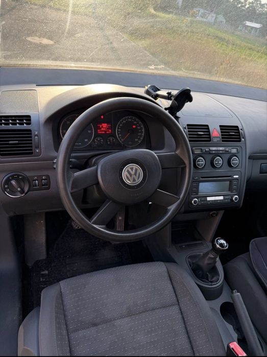 Автомобіль volkswagen touran