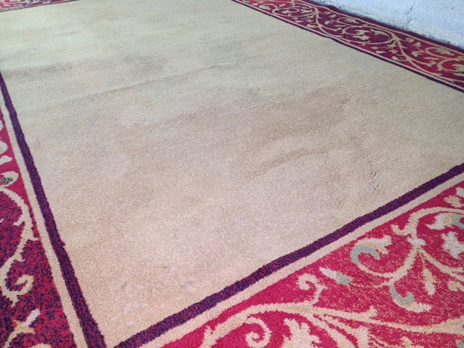 Belíssima carpete em exemplar estado de conservação, medidas: 213/138c