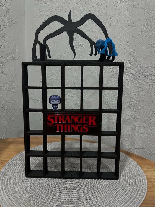 Поличка для фігурок з Stranger Things "Дивні Дива"