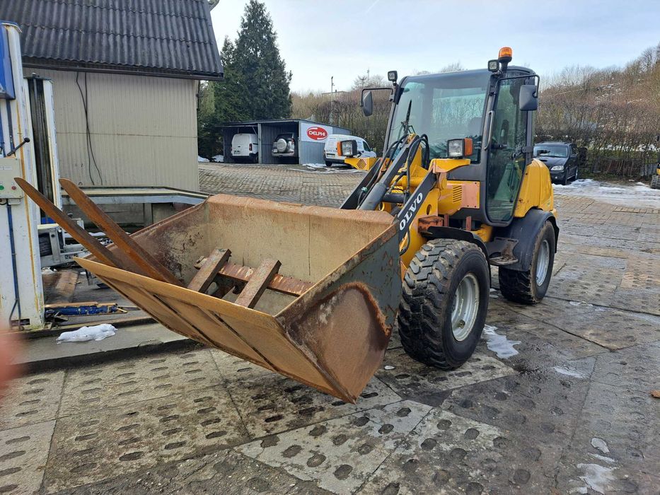 Wynajmę ładowarkę  ładowarka kołowa  wynajem ładowarek zamiatarka pług