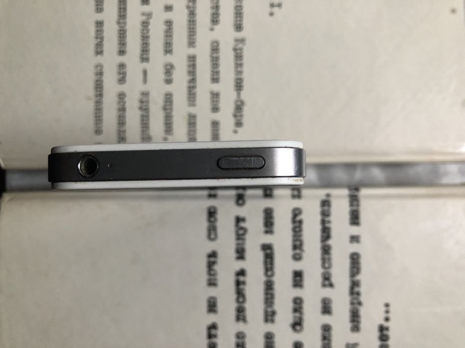 Телефон iPhone 4s 16gb