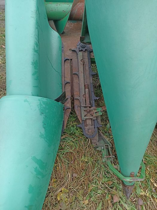 Продам жатку кукурудзну Джон дир