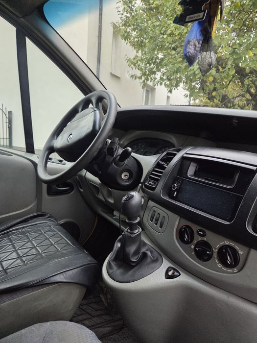 Renault trafic bus