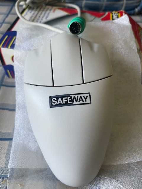 Rato com entrada antiga