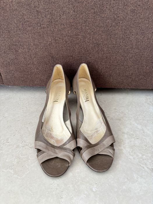 Buty na koturnie