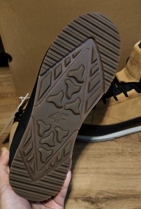 Sneakersy Męskie Skórzane Za Kostkę 4F Rozmiar 45 - 29 cm