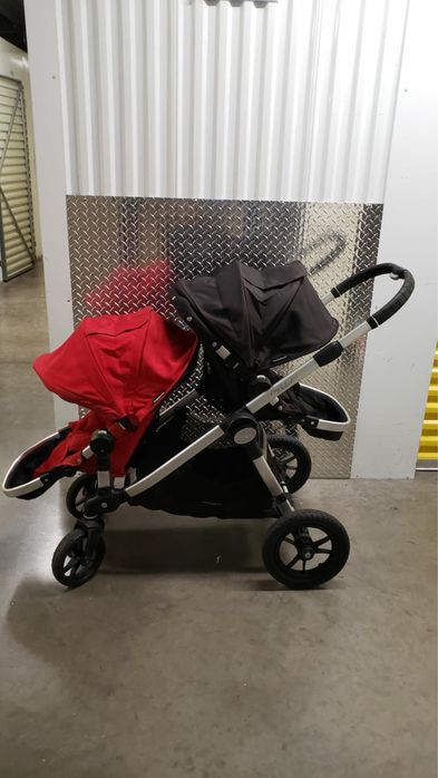 Carrinho de bebé duplo Baby Jogger City Select.
