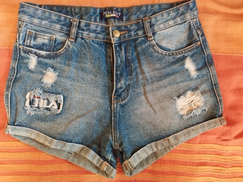 Продам  джинсові шорти.Розмір пише 29.