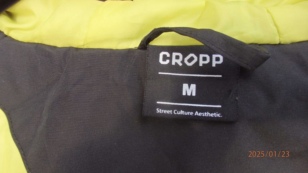 Kurtka sportowa z kapturem marki Cropp rozmiar M.