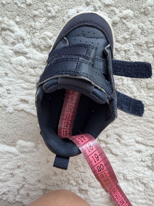 Продам капчики, одягав пару раз син