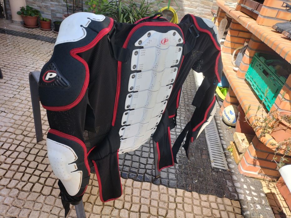 Botas Thor e colete integral