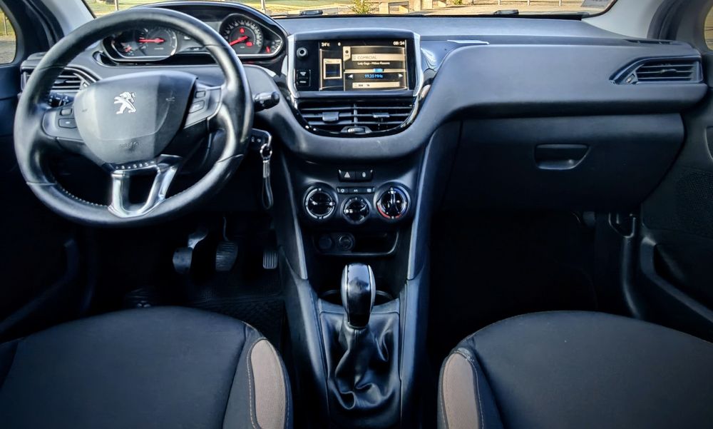 Peugeot 208 barato bom estado