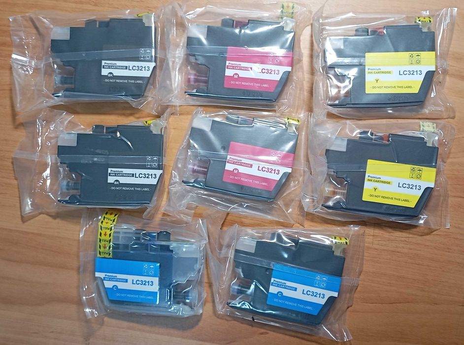 Картридж Brother LC3213