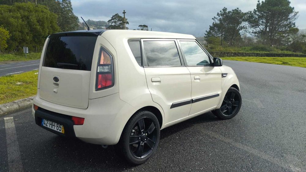 Kia Soul 1.6 CRDi EX (128 cv) - 2009 | Diesel | 170.000 km | Económico e Espaçoso
