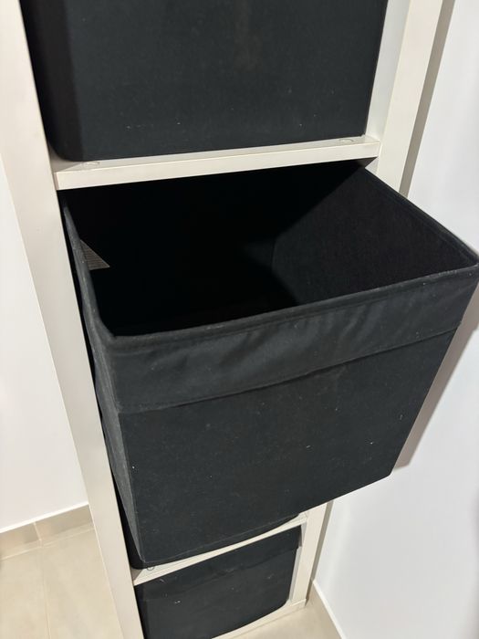 Estante do Ikea Kallax com as 4 caixas pretas!