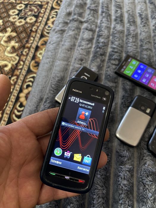 Nokia. Прості але робочі. Старенькі.