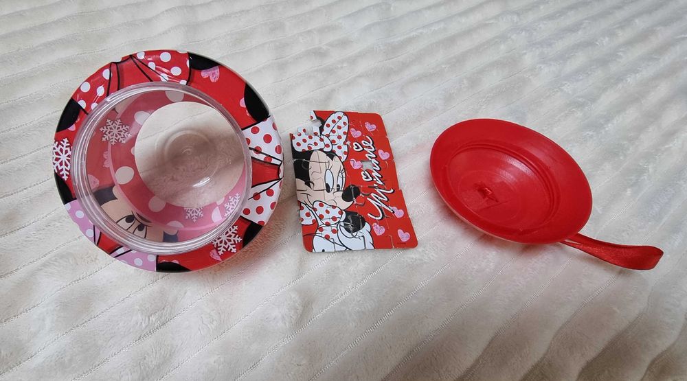 Kula bombka z Myszką Minnie i puzzlami