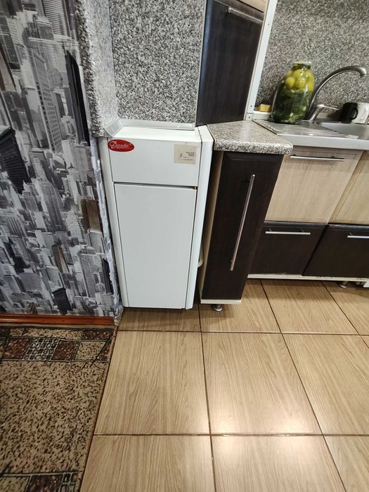 Велика трикімнатна квартира з автономним опаленням в районі цукрового