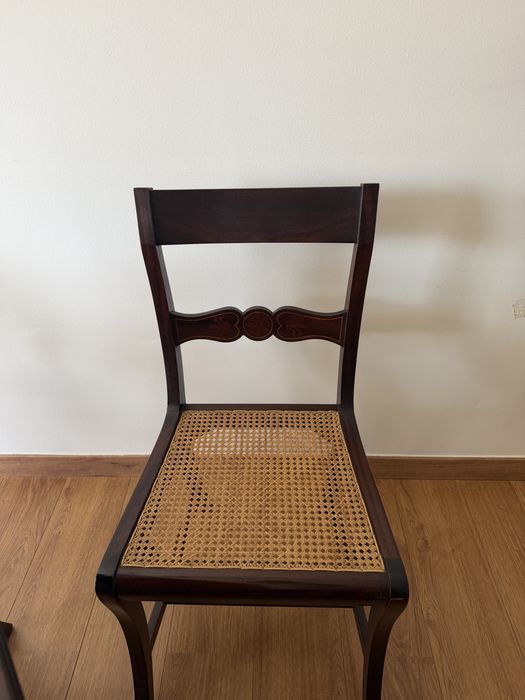 Vendo Conjunto Mesa de Jantar e Cadeiras de Palhinha