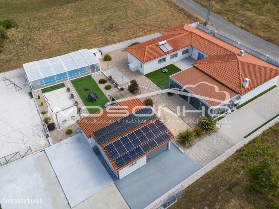 Moradia T4 Individual com Piscina