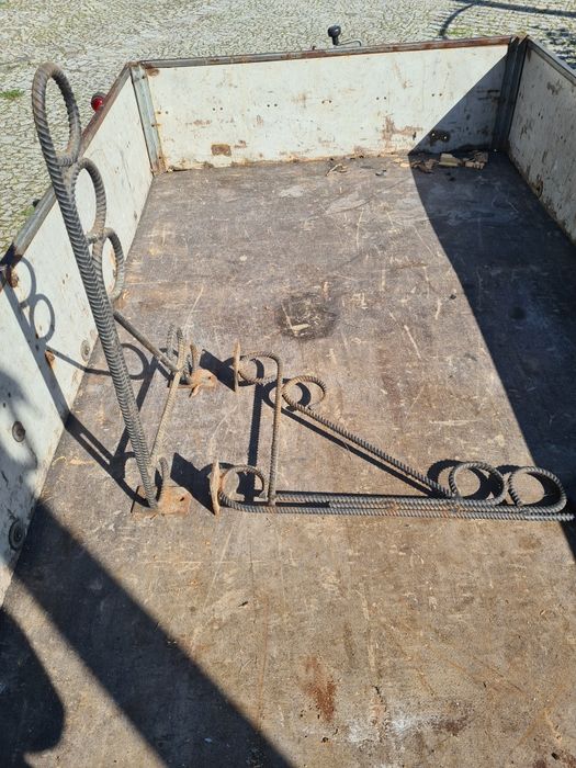 Uchwyty metalowe na kwiaty