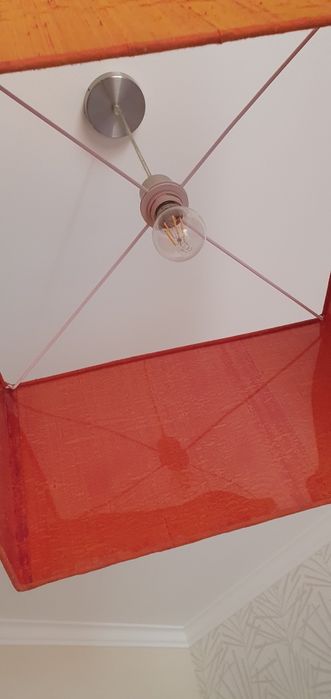 Candeeiro de tecto e candeeiro mesa cabeceira