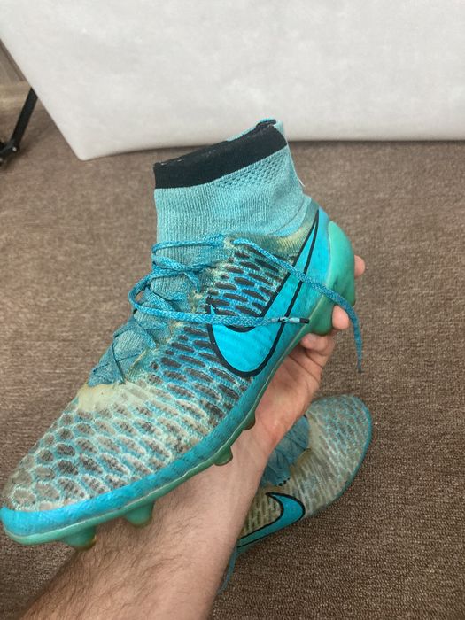 Nike magista obra