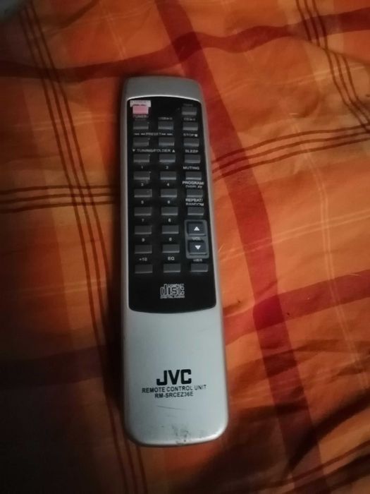 Oryginalny pilot do sprzętu audio firmy JVC; RM-SRCEZ36E