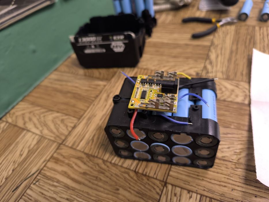 Перепаковка аккумуляторов инструмента.